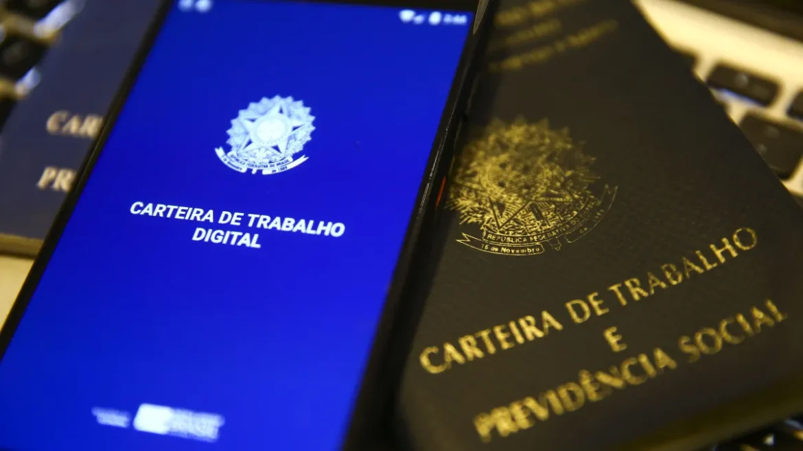 Carteira de trabalho completa 80 anos em busca da modernidade • Marcelo Camargo/Agência Brasil